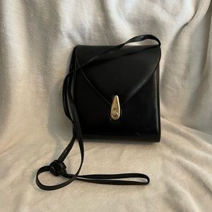 Vintage Easy Spirit hand bag black with gold tone clasp. 1980’s